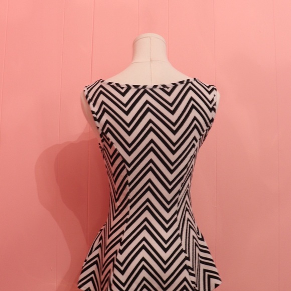 Suzy Shier Black and White Chevron Tank Top - Picture 3 of 4